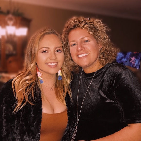 Meet your Posher, Mikaela - Picture 1 of 1